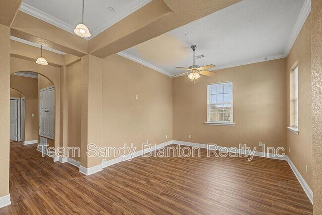 Building Photo - 542 S 72nd Ave