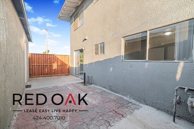 Building Photo - 660 S Riverside Ave