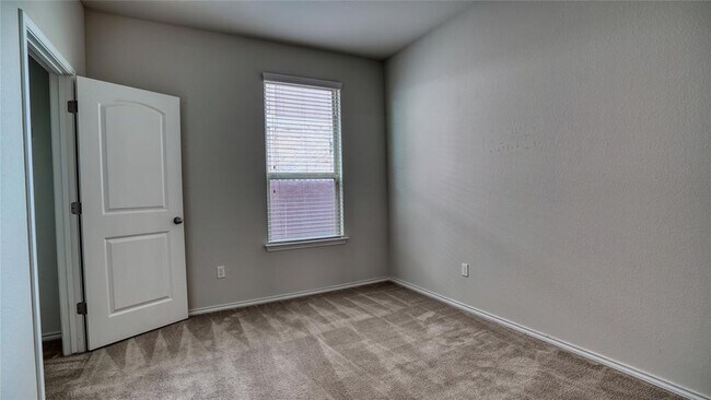 Building Photo - 137 Carlina Lp