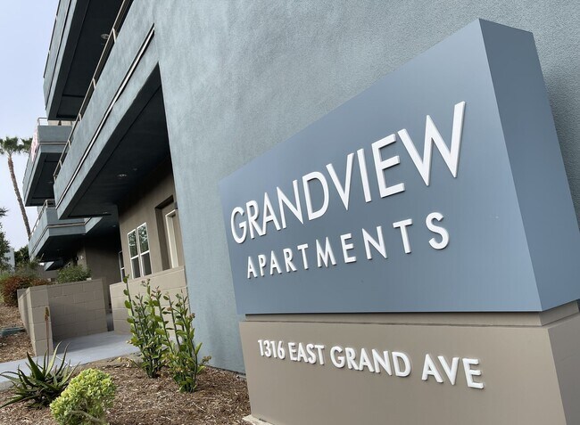 Building Photo - 2 bedrooms 2 baths Apartment in Escondido.