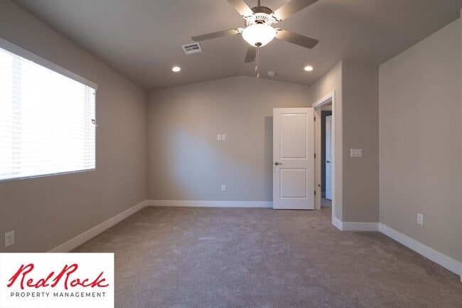 Building Photo - Spacious Townhome in Hurricane Heights