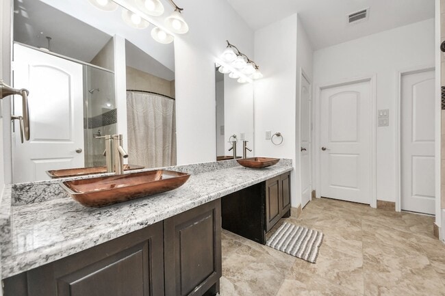 Building Photo - 146 Carson Ct