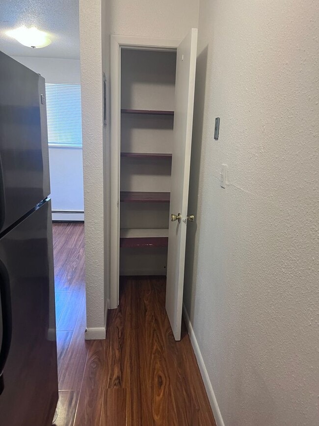 Building Photo - 920 James Ct