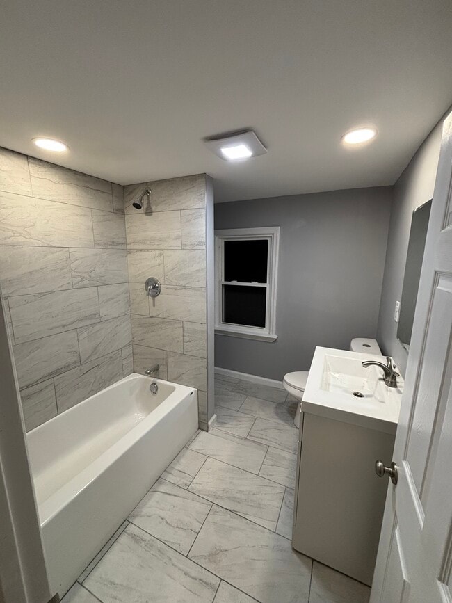 Building Photo - 2410 Cedar Ave