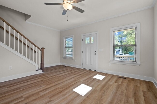Building Photo - Modern amenities meet Cozy charm!  3 Bedro...