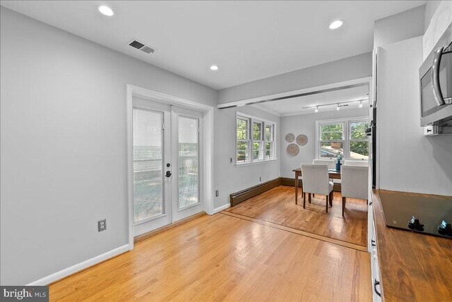 Building Photo - 3035 Hazelton St