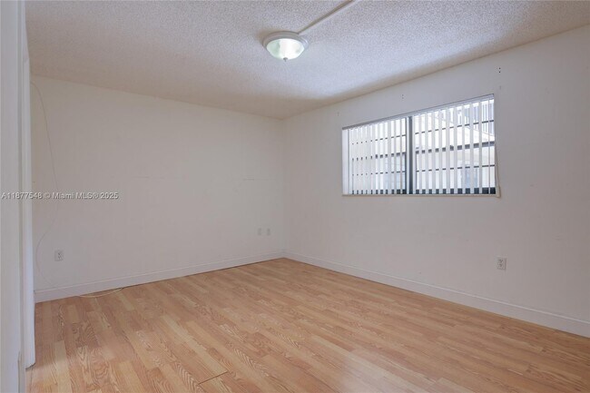 Building Photo - 10835 SW 112th Ave