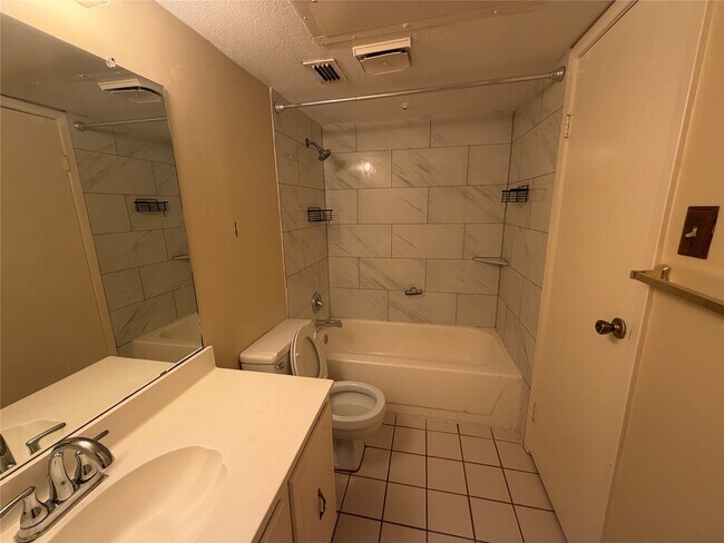 Building Photo - 14777 Wunderlich Dr