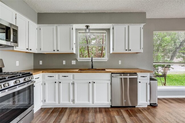 Building Photo - 3109 Blazing Star Trail