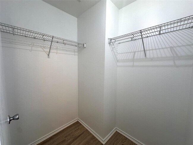 Building Photo - 722 Lavaca Loop