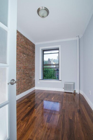 Building Photo - 350 W 21st St