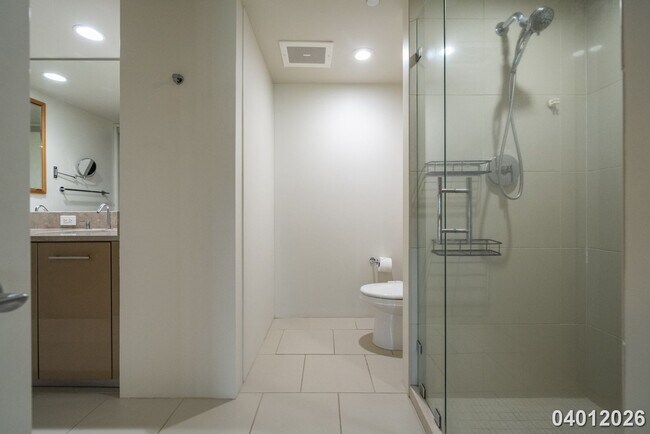 Building Photo - 2br - 2 Bed 1 Bath Condo in Capitol Place