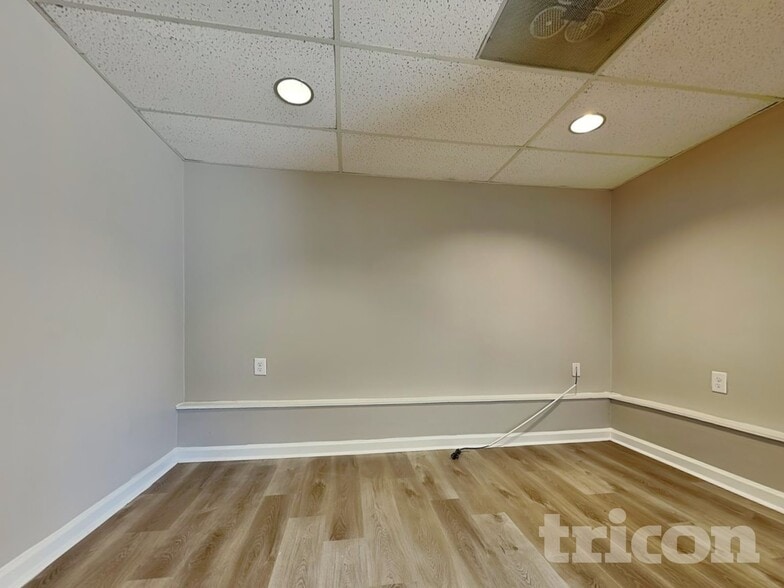 Building Photo - 2651 Pine Log Way