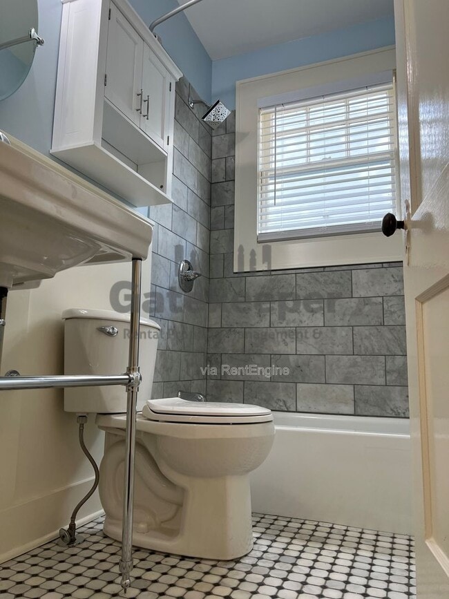 Building Photo - 1565 Walker Ave