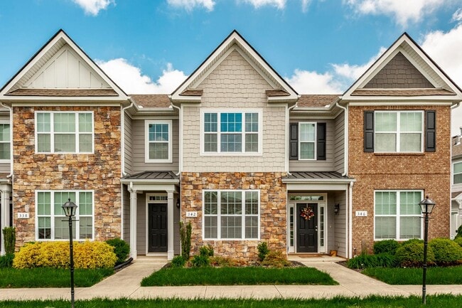 Primary Photo - 342 Manor Row