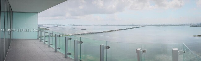 Building Photo - 700 NE 26th Terrace