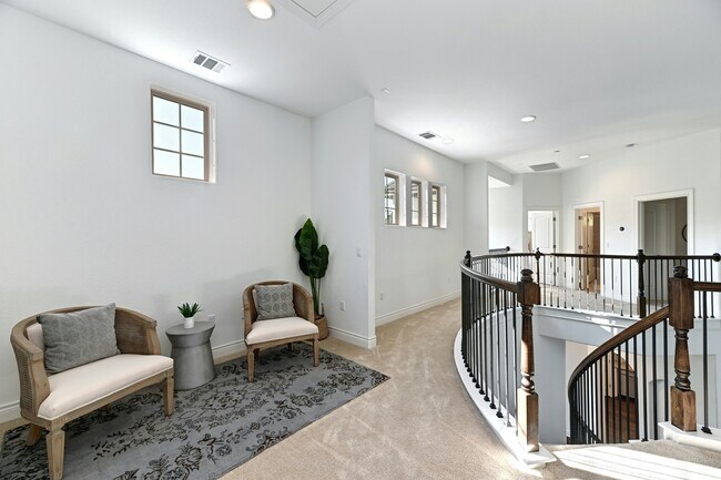 Building Photo - 2400 Winsted Ln