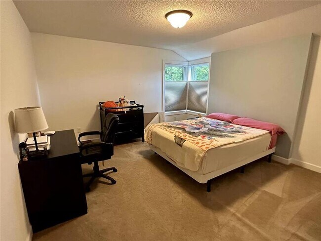 Building Photo - 3512 Rainbow Dr