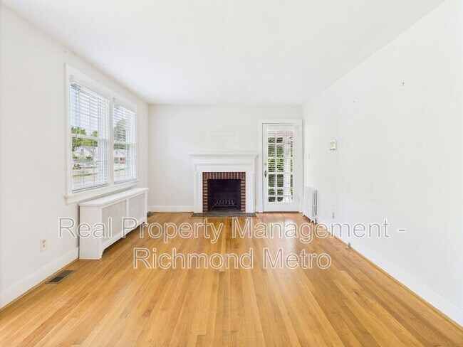 Building Photo - 1101 Normandy Dr