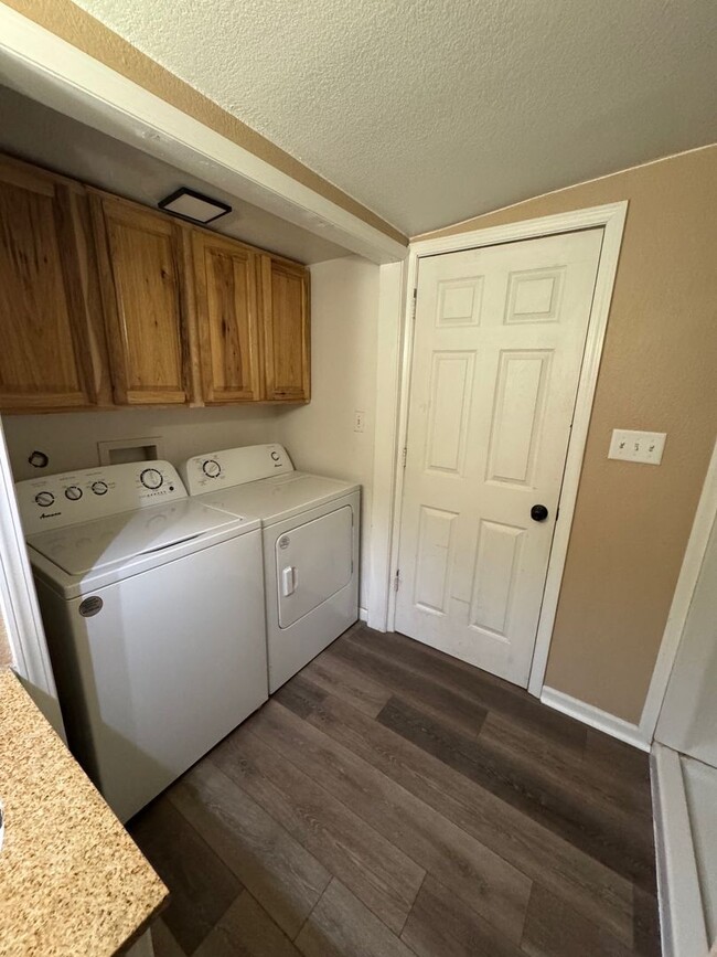 Building Photo - Now Leasing: Charming 1 Bedroom, 1 Bathroo...