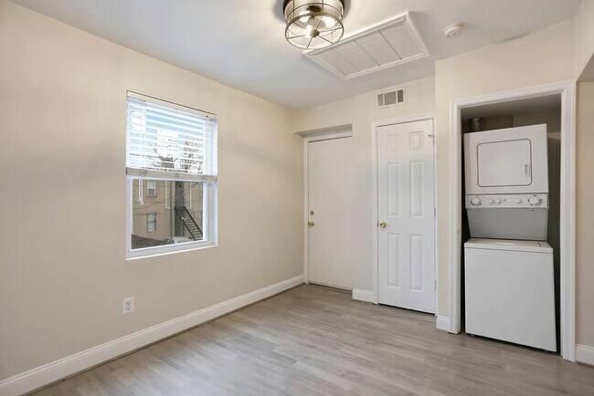 Building Photo - 1712 West Virginia Ave NE