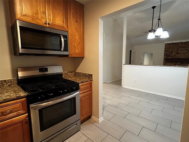 Building Photo - 5101 Meadow Creek Cove