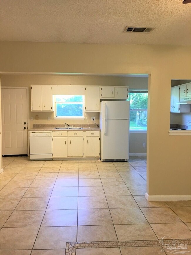 Building Photo - 1028 Woodbury Pl