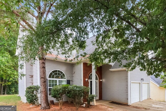 Building Photo - 4560 Ferncrest Pl