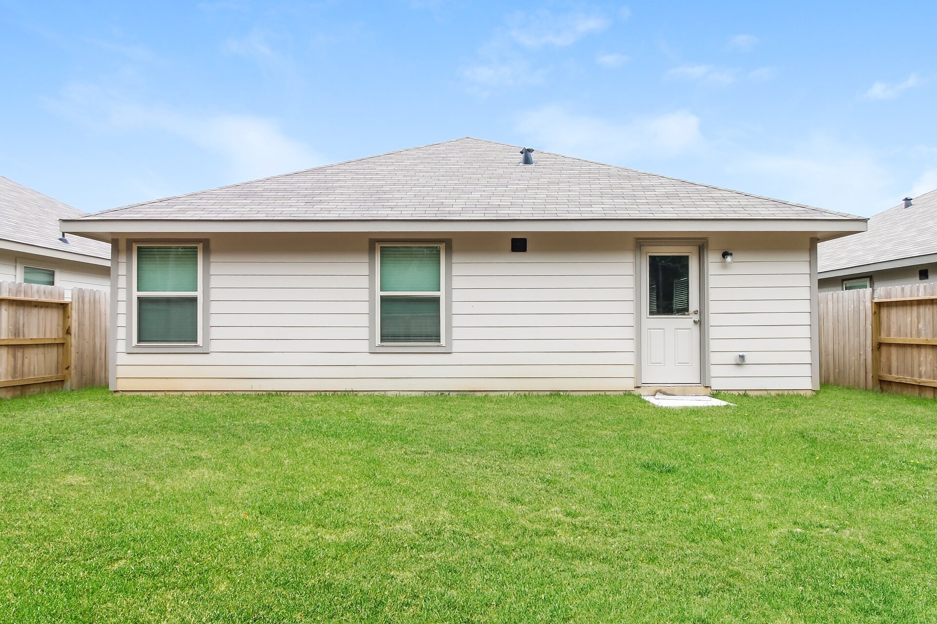Building Photo - 3635 Solanum Dr