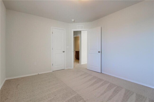 Building Photo - 13909 Osmarea Dr