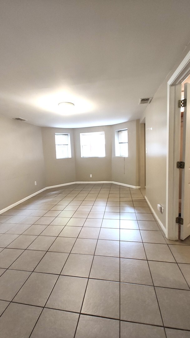 Building Photo - 3643 S Hermitage Ave