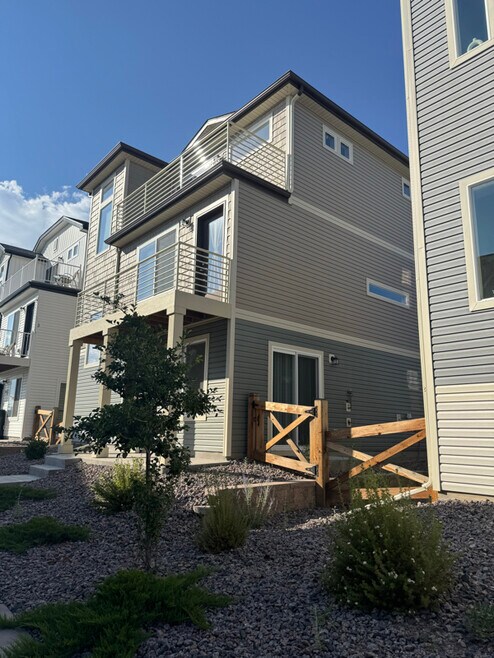 Building Photo - 5748 Thurless Ln