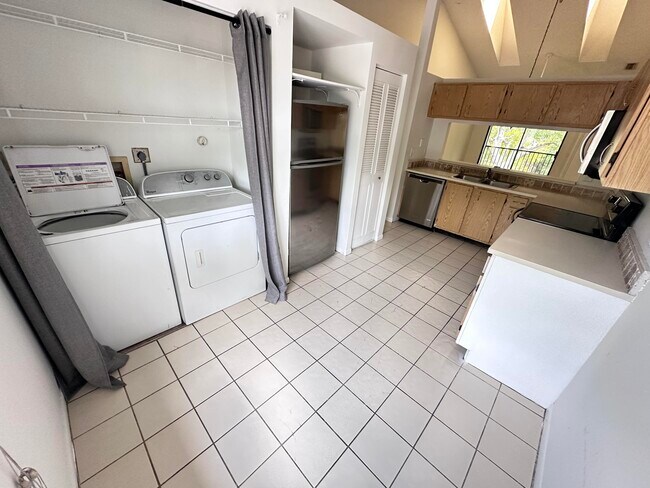 Building Photo - 306 Harbour Pointe Way