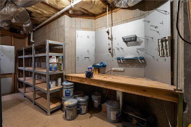 Building Photo - 3713 Lake Edge Dr