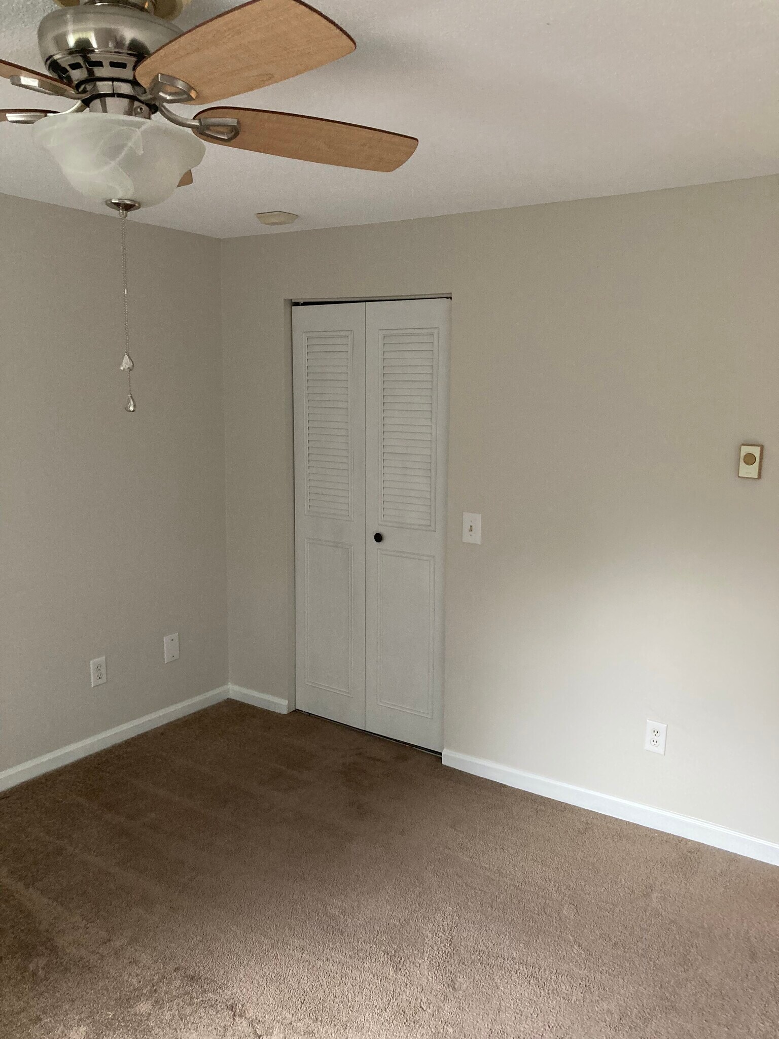 Bedroom - 1560 Douglas Ave