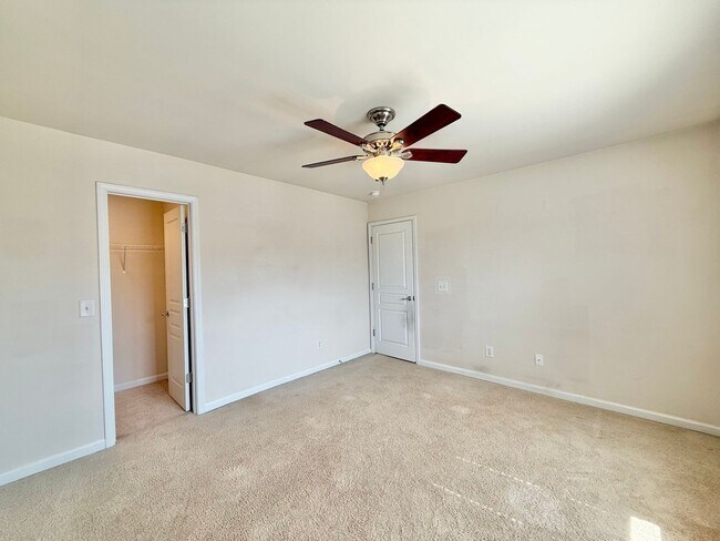 Building Photo - Charming 3BD, 2.5BA Raleigh Townhome with a Fenced Yard Near Shopping, Dining, Interstates, and R...