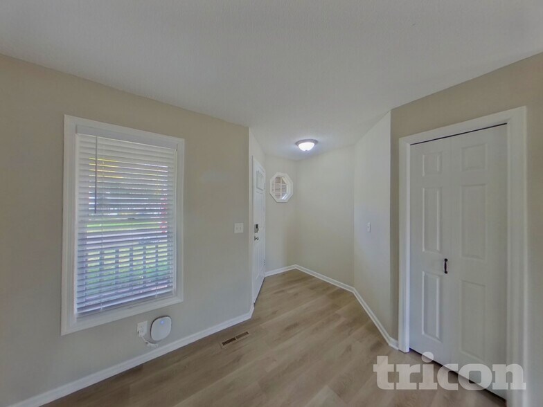 Building Photo - 2990 Payne Ave