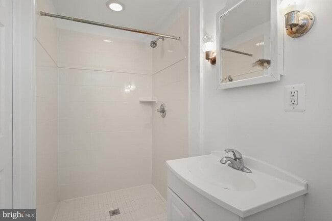 Building Photo - 6139 Tompkins Dr