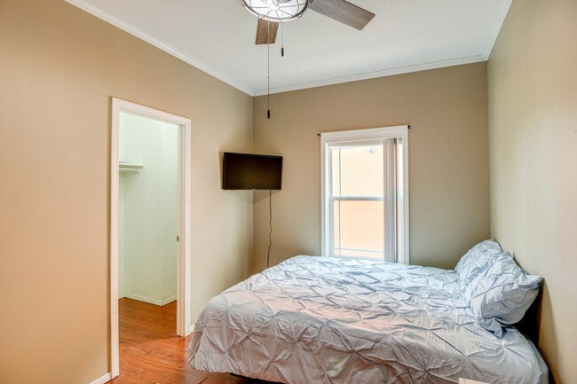 Building Photo - 210 W 2nd Ct