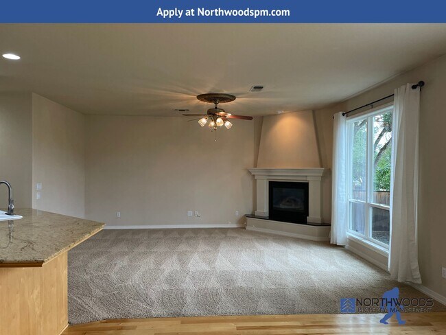 Building Photo - PET FRIENDLY!! Beautiful 3 Bedroom 2 Bath Home in Eagle Point Golf Course Community