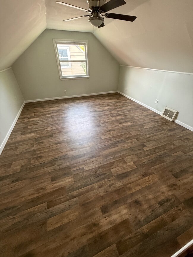 Building Photo - 1181 Hilltop Dr