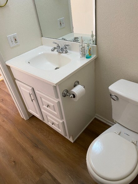 Building Photo - 9111 Lemona Ave