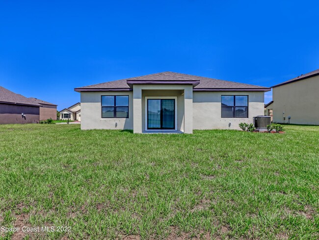 Building Photo - 7418 Tourmaline Dr