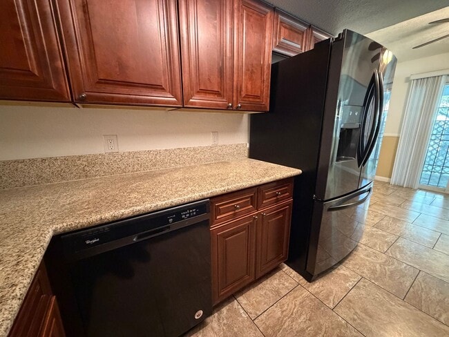 Building Photo - 1133 Willow Tree Dr