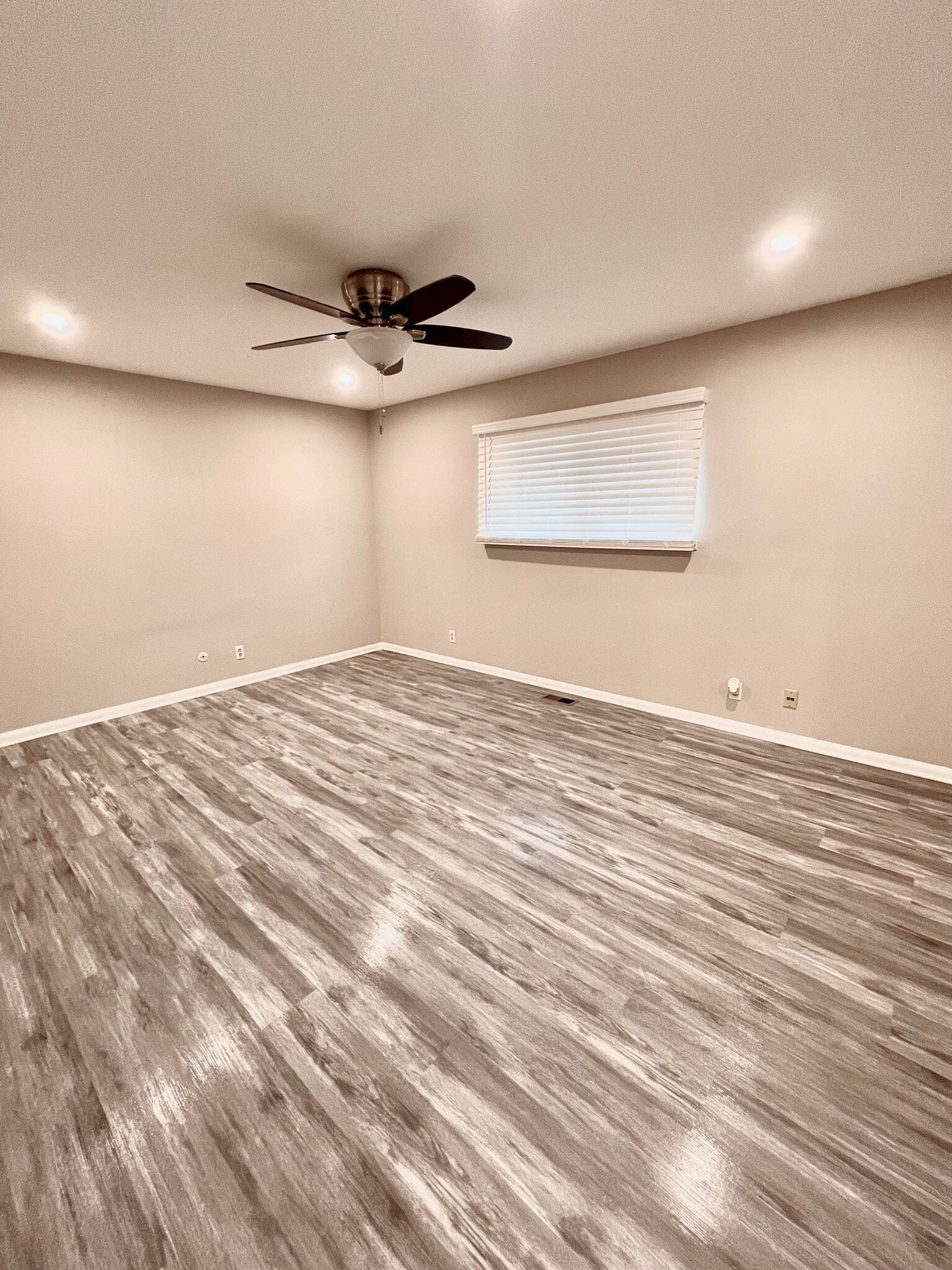 Master Bedroom - 6827 Azalea Dr