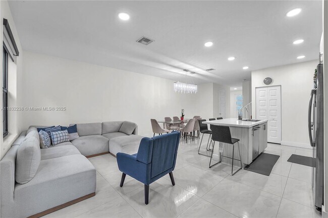 Building Photo - 15850 NW 91st Ct