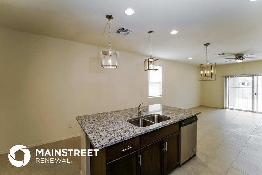 Building Photo - 10707 W Dickerson Dr