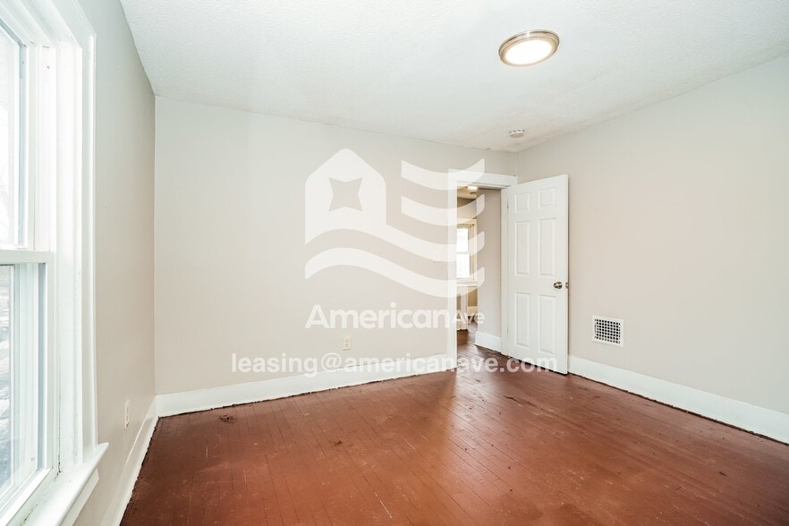 Building Photo - 196 N Burgess Ave