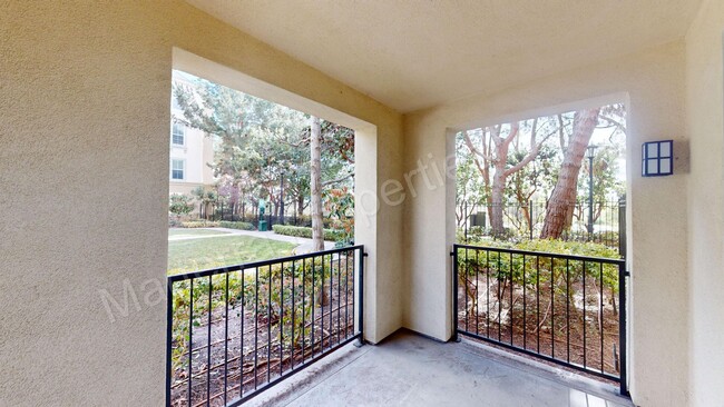 Building Photo - Beautiful 2 Bedroom/2.5 Bathroom Townhome ...