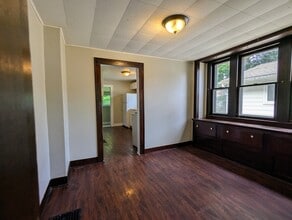 Building Photo - 818 Woodbine Ave